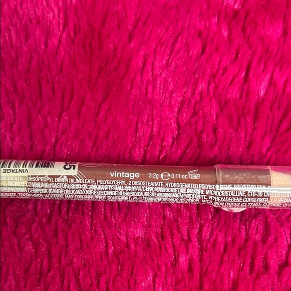 Hard Candy Glossy Lip Crayon in Vibrant Pink - Picture 3 of 3